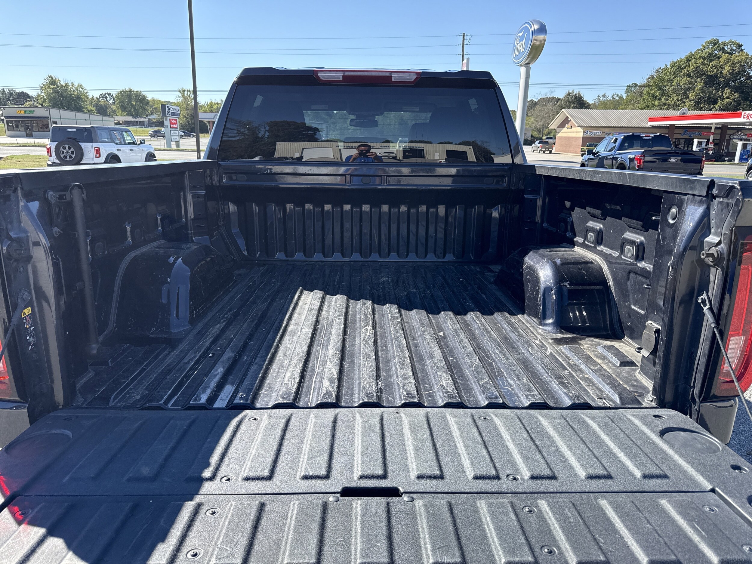 2025 GMC Sierra 1500 SLT - Photo 9