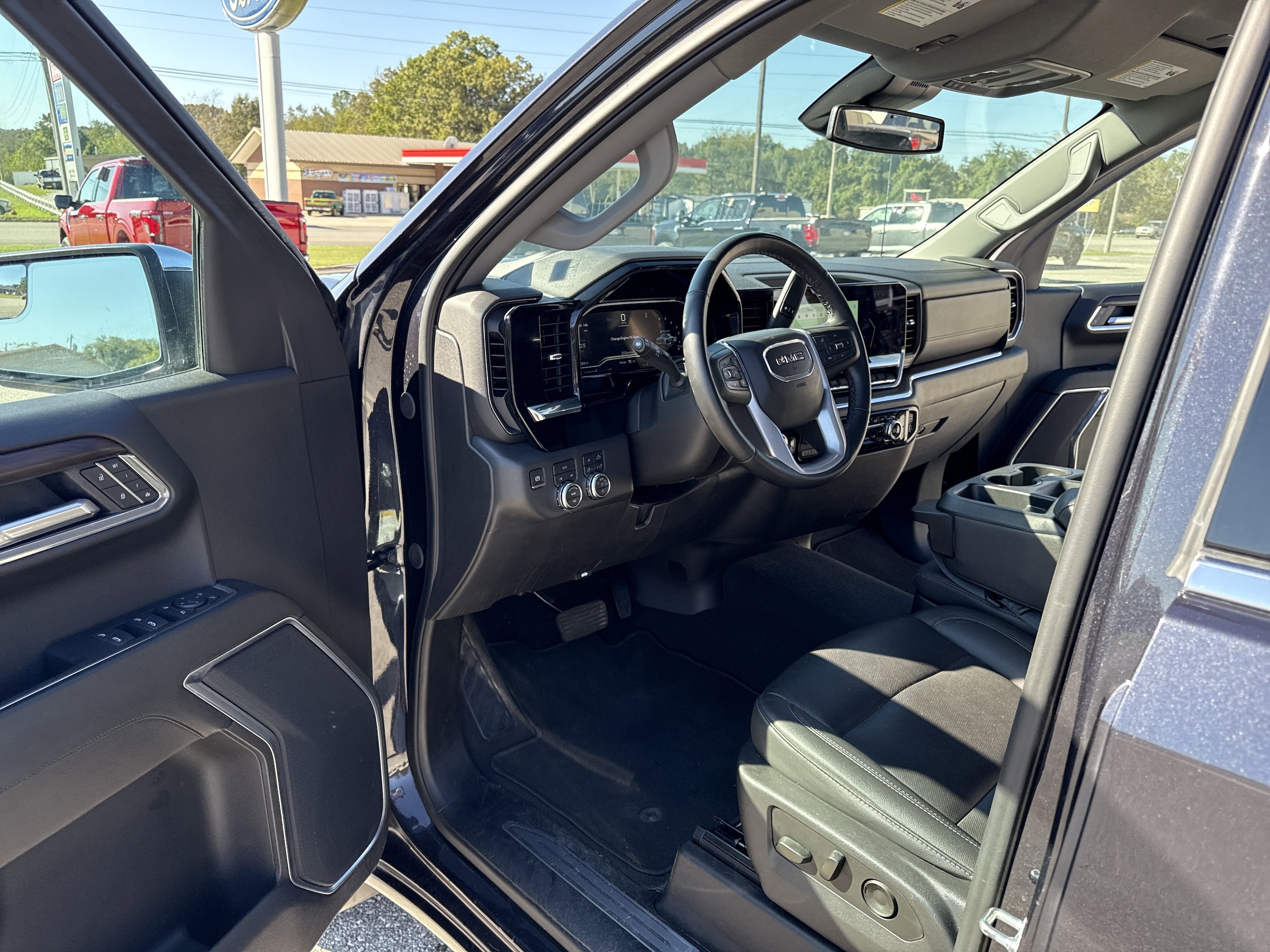 2025 GMC Sierra 1500 SLT - Photo 15