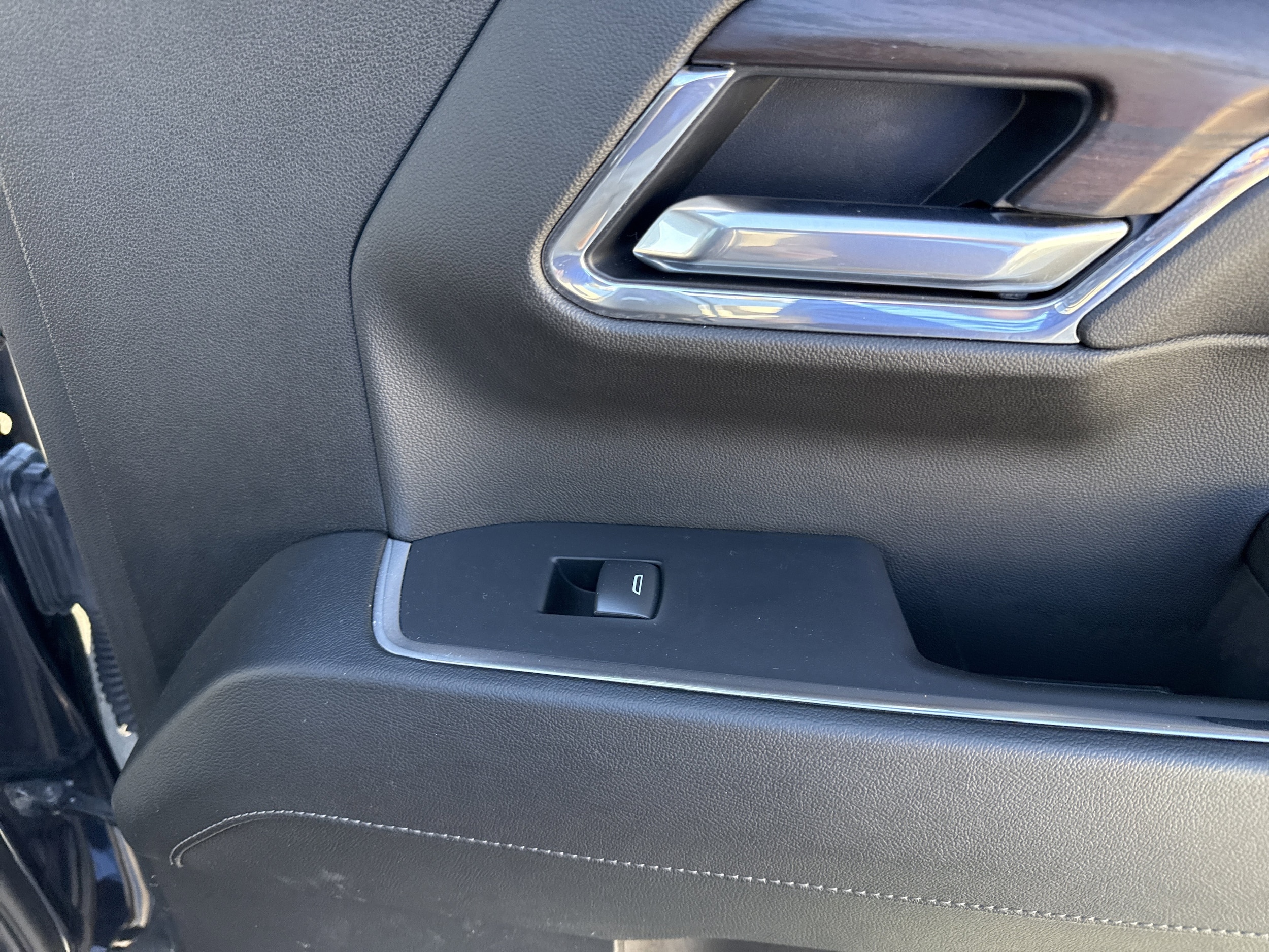 2025 GMC Sierra 1500 SLT - Photo 37