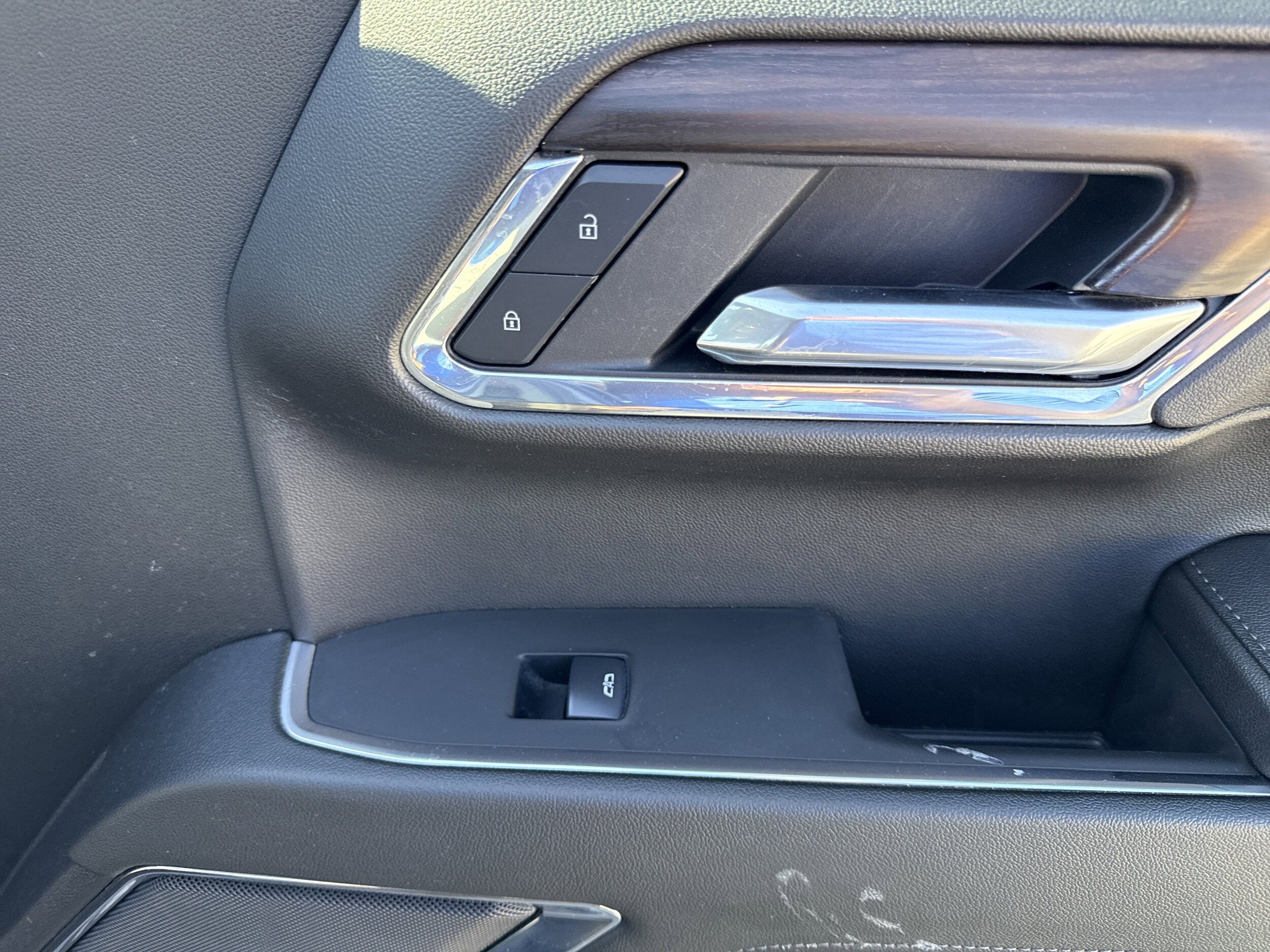 2025 GMC Sierra 1500 SLT - Photo 28