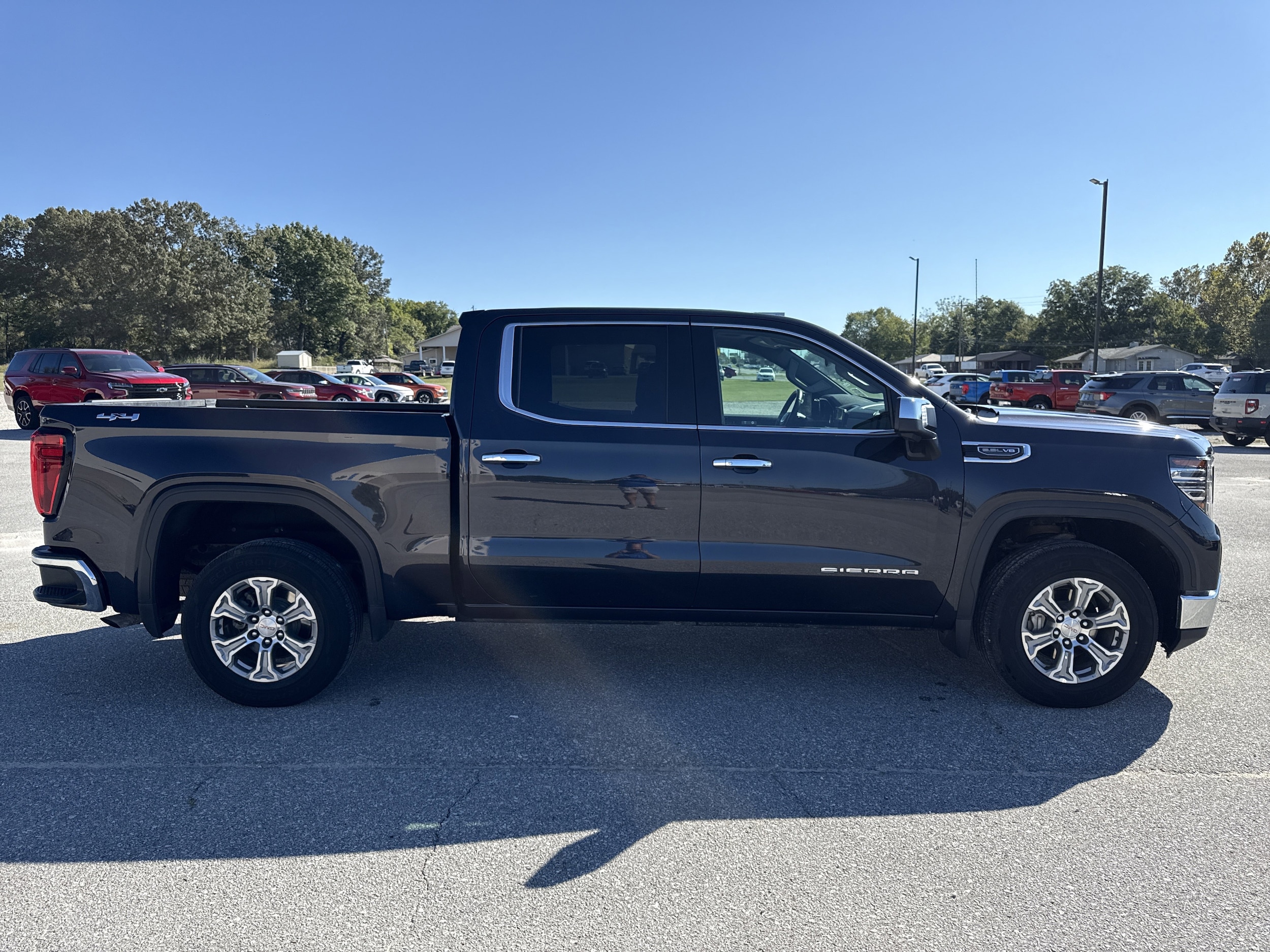 2025 GMC Sierra 1500 SLT - Photo 13