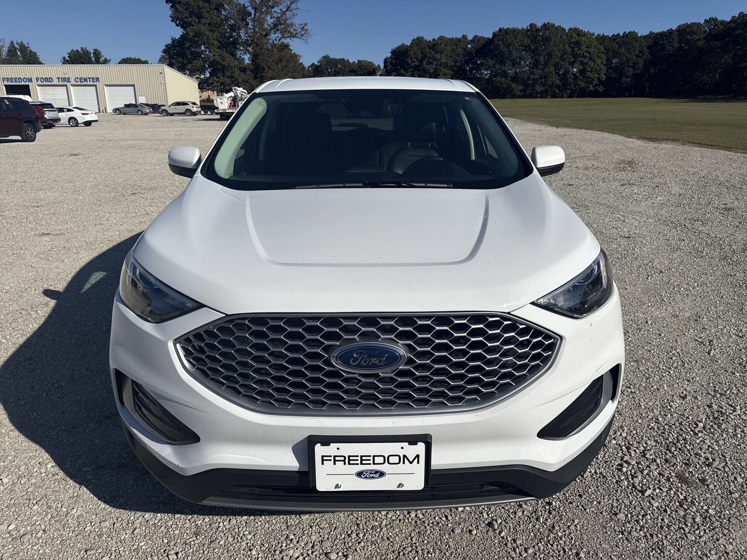 2023 Ford Edge SEL photo 2