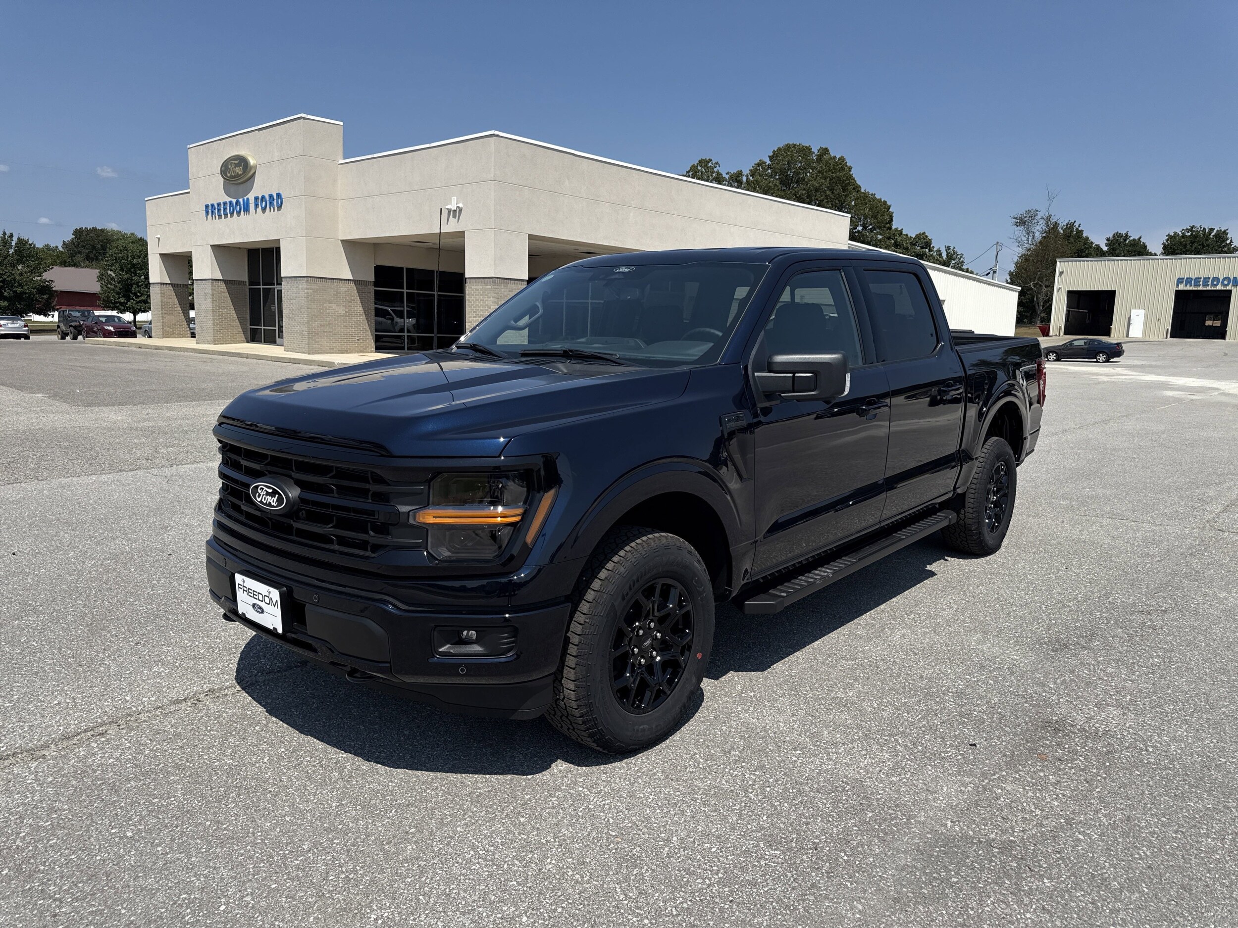 2025 Ford F-150 XLT photo 2