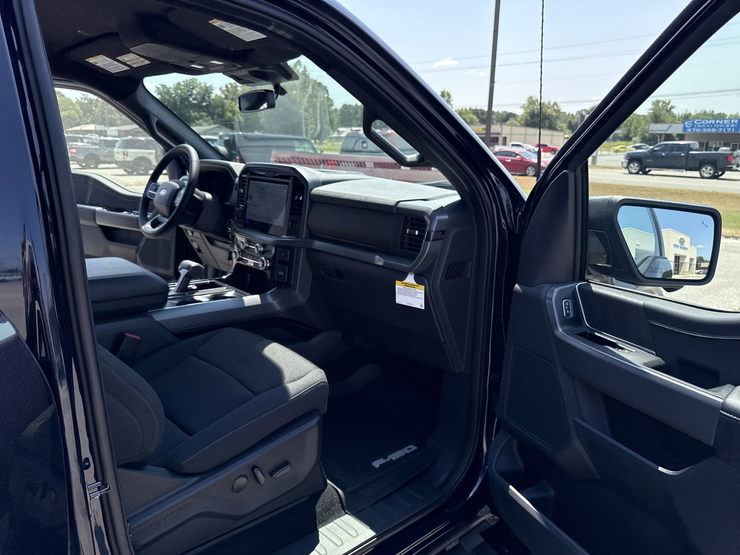 2025 Ford F-150 XLT - Photo 27