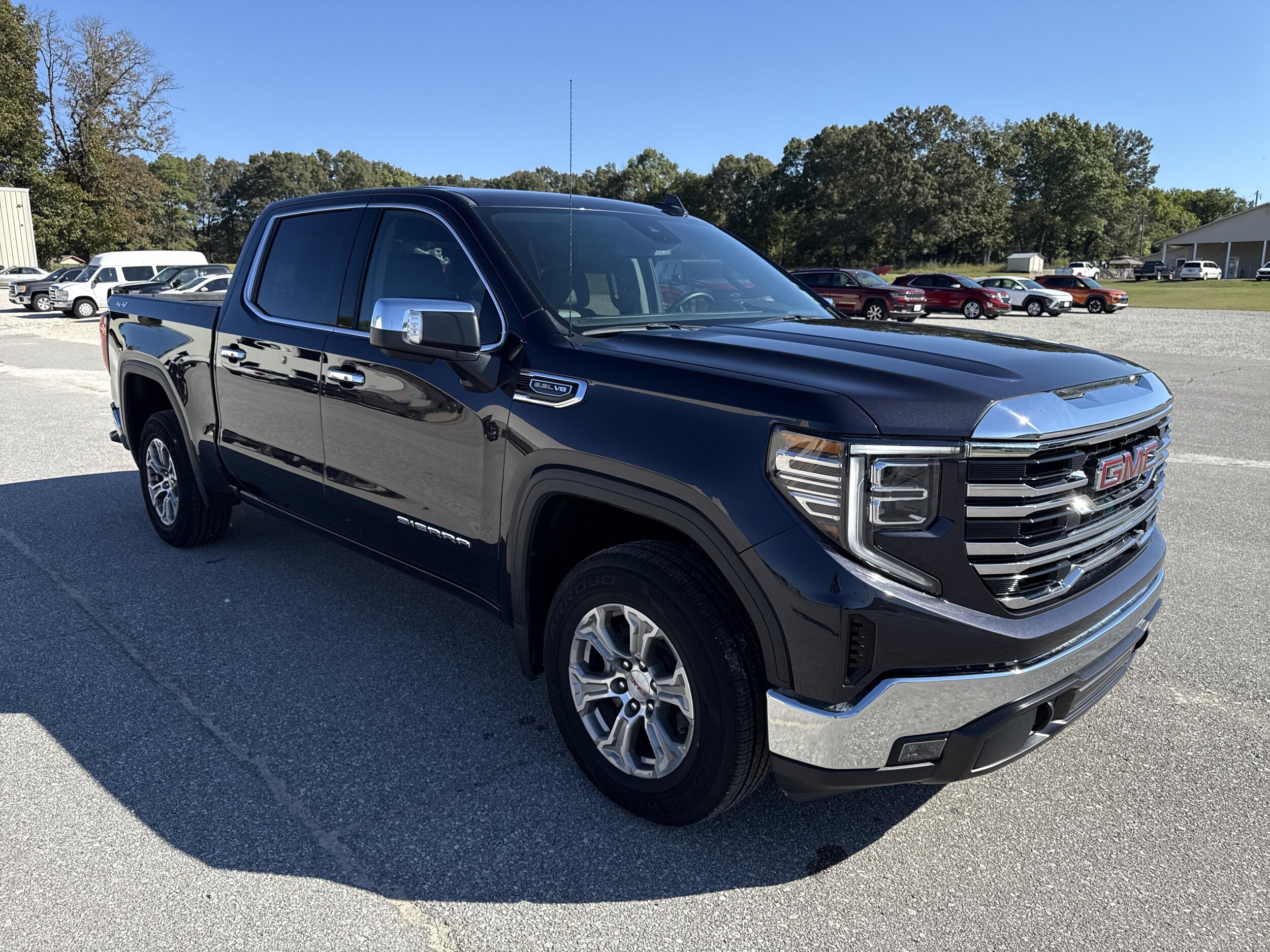 2025 GMC Sierra 1500 SLT - Photo 14