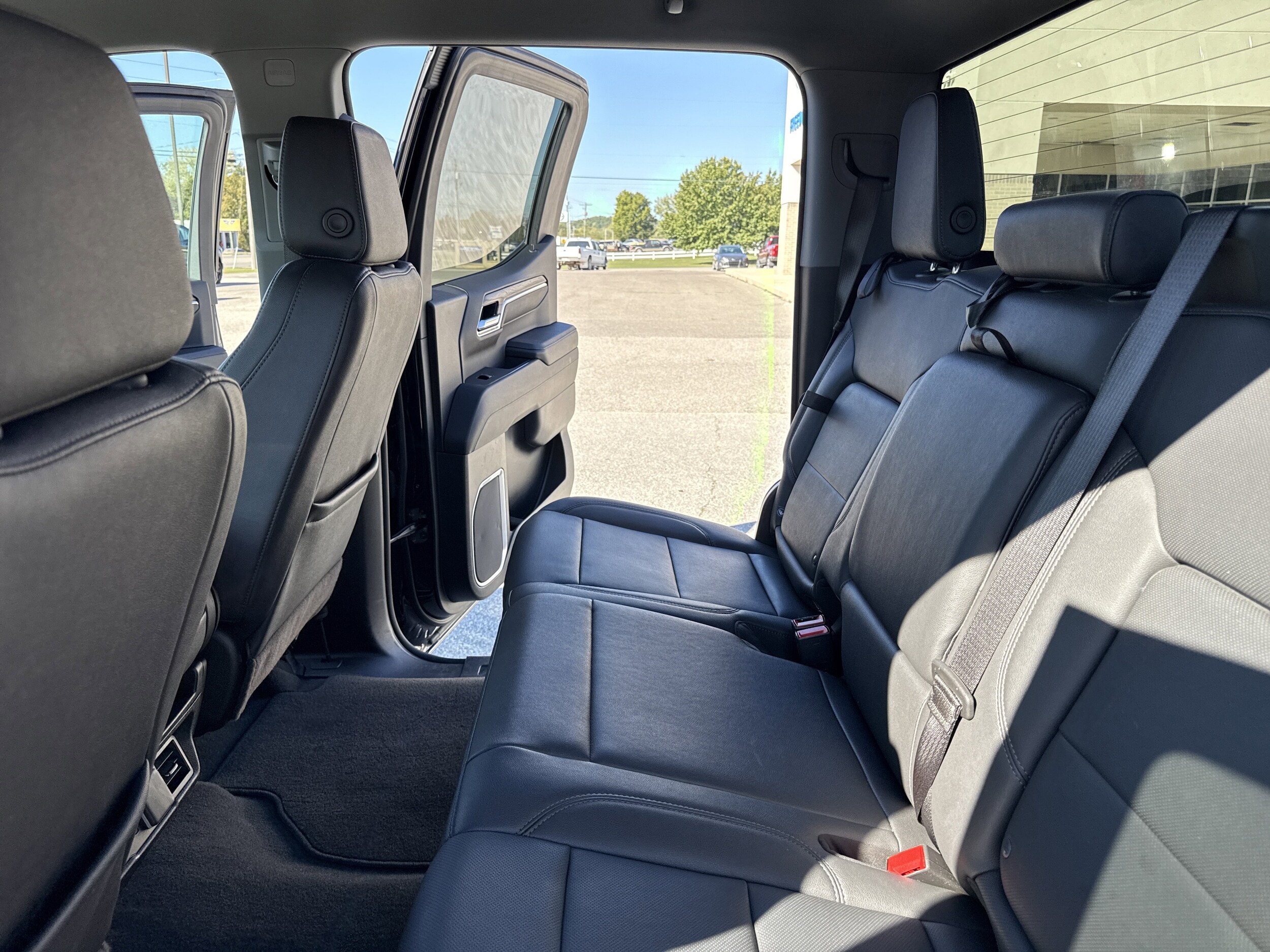 2025 GMC Sierra 1500 SLT - Photo 33