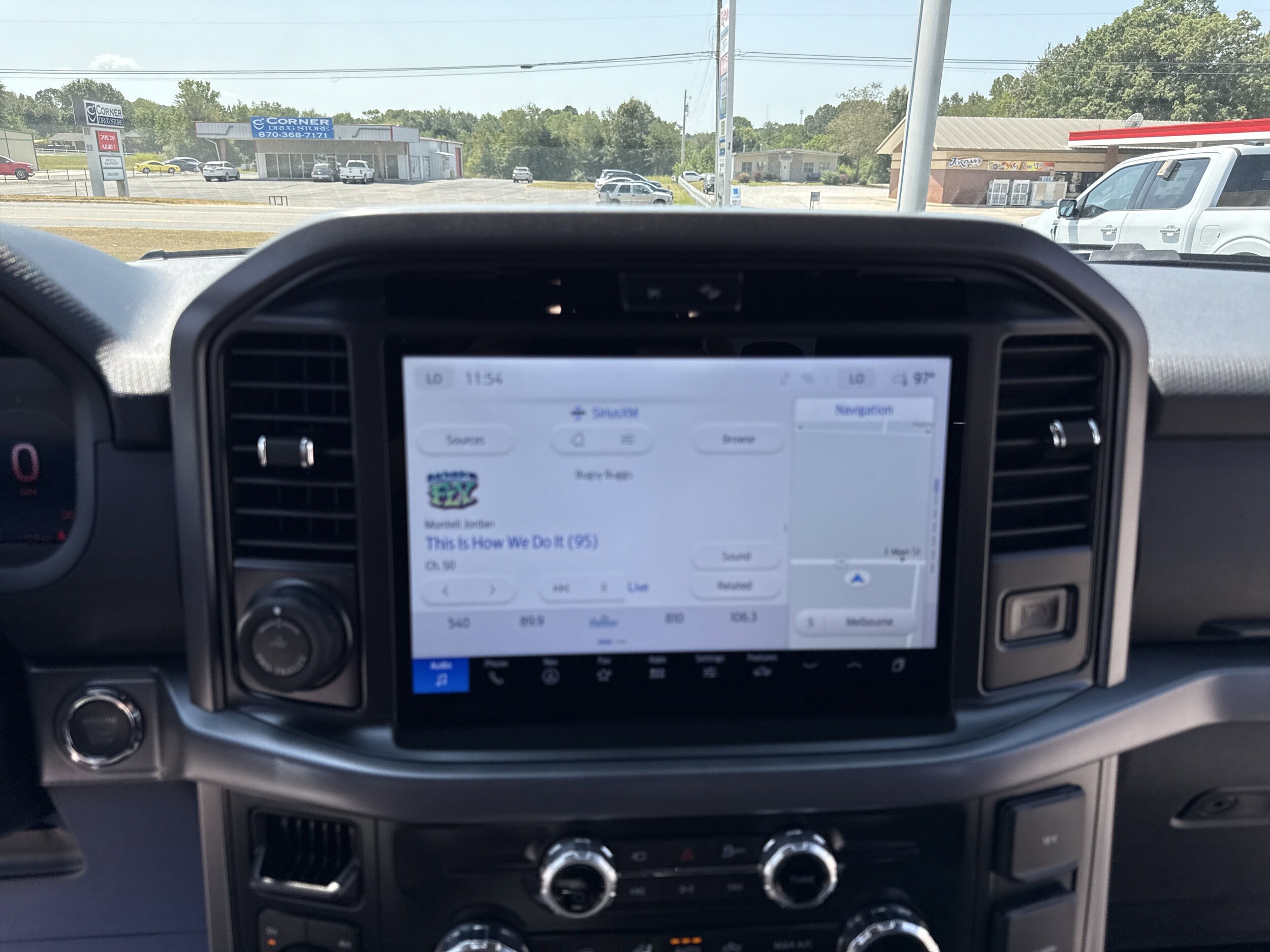 2025 Ford F-150 XLT - Photo 24