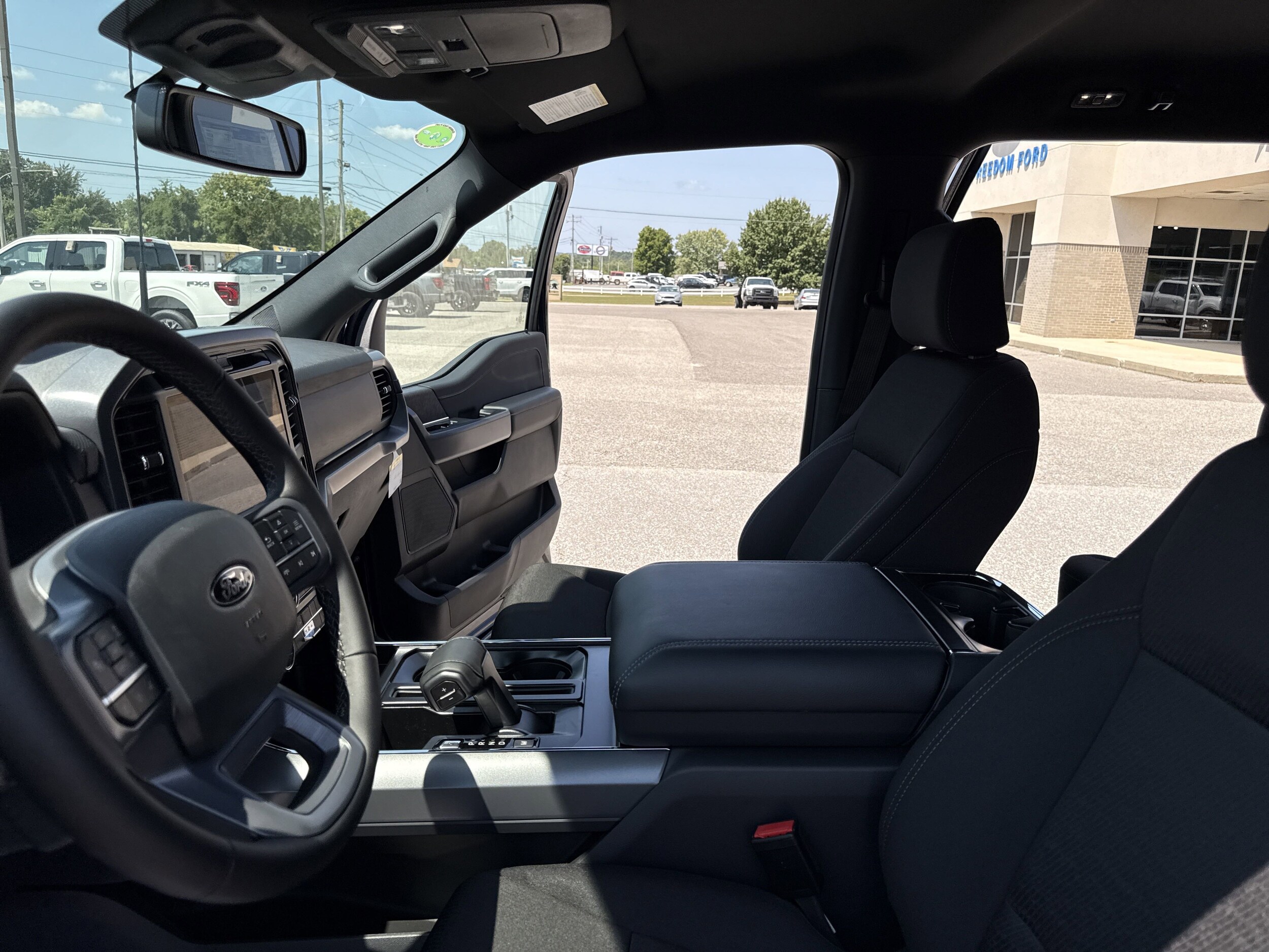 2025 Ford F-150 XLT - Photo 18