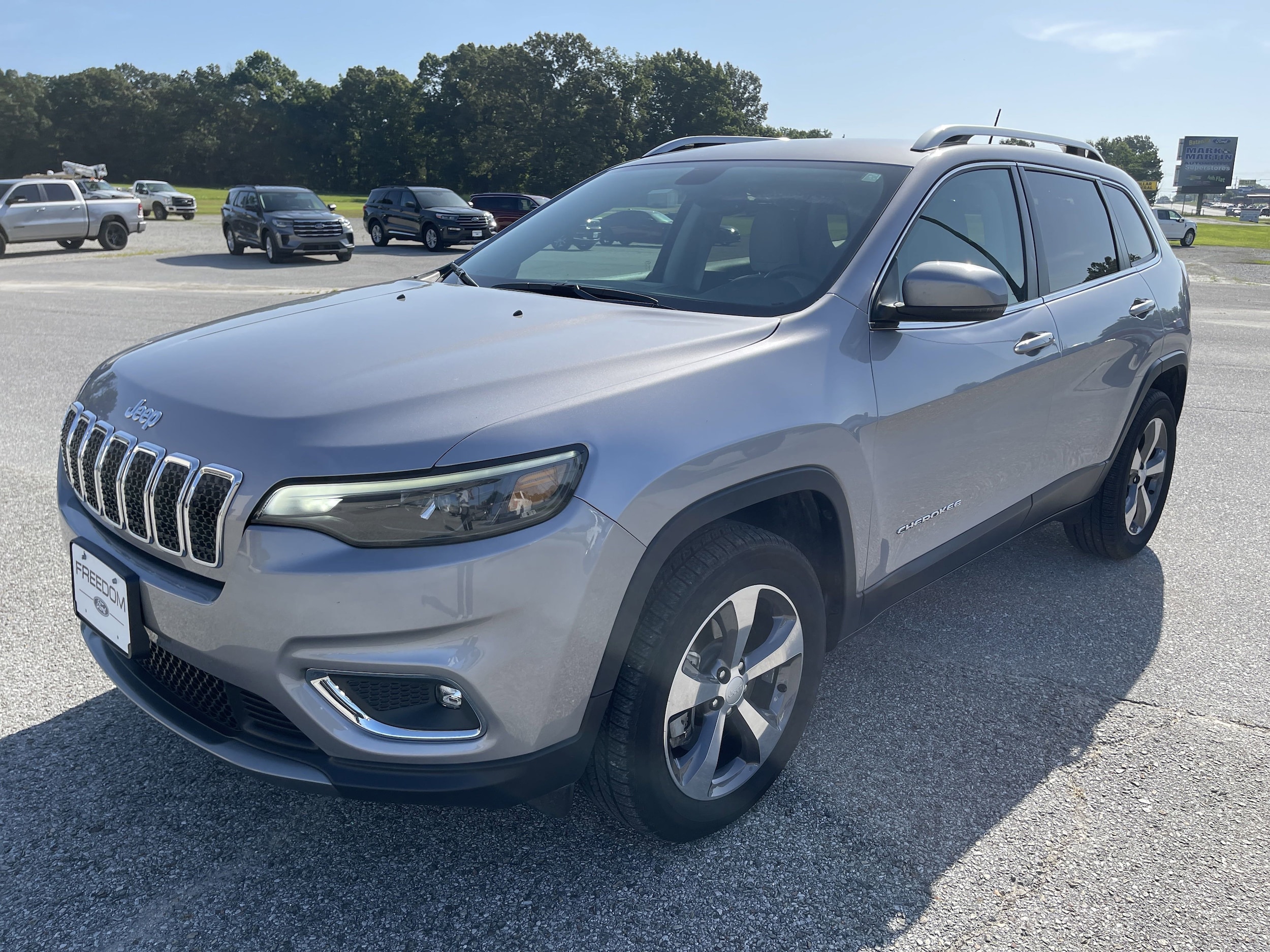 Used 2019 Jeep Cherokee Limited with VIN 1C4PJMDX7KD449567 for sale in Melbourne, AR