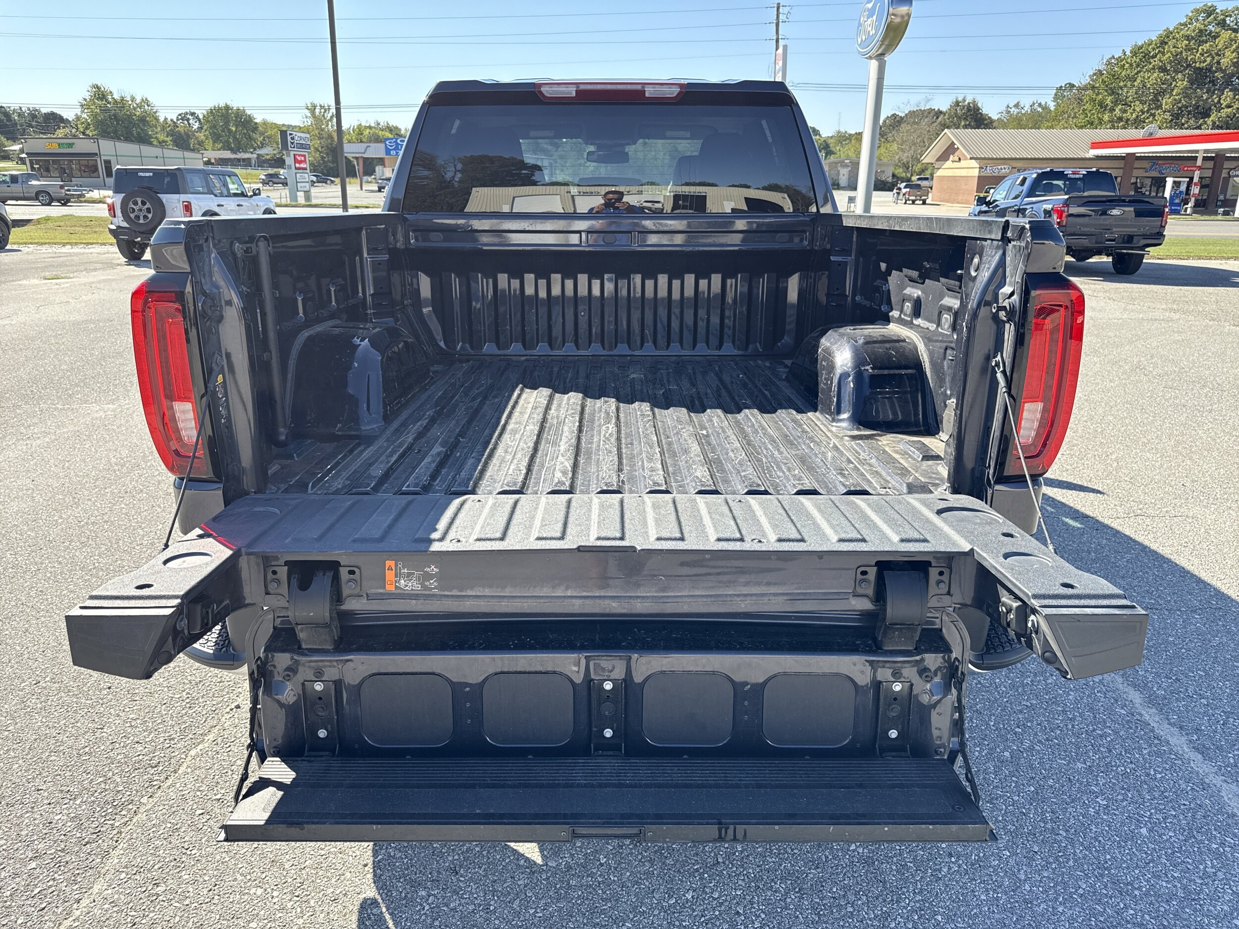 2025 GMC Sierra 1500 SLT - Photo 11