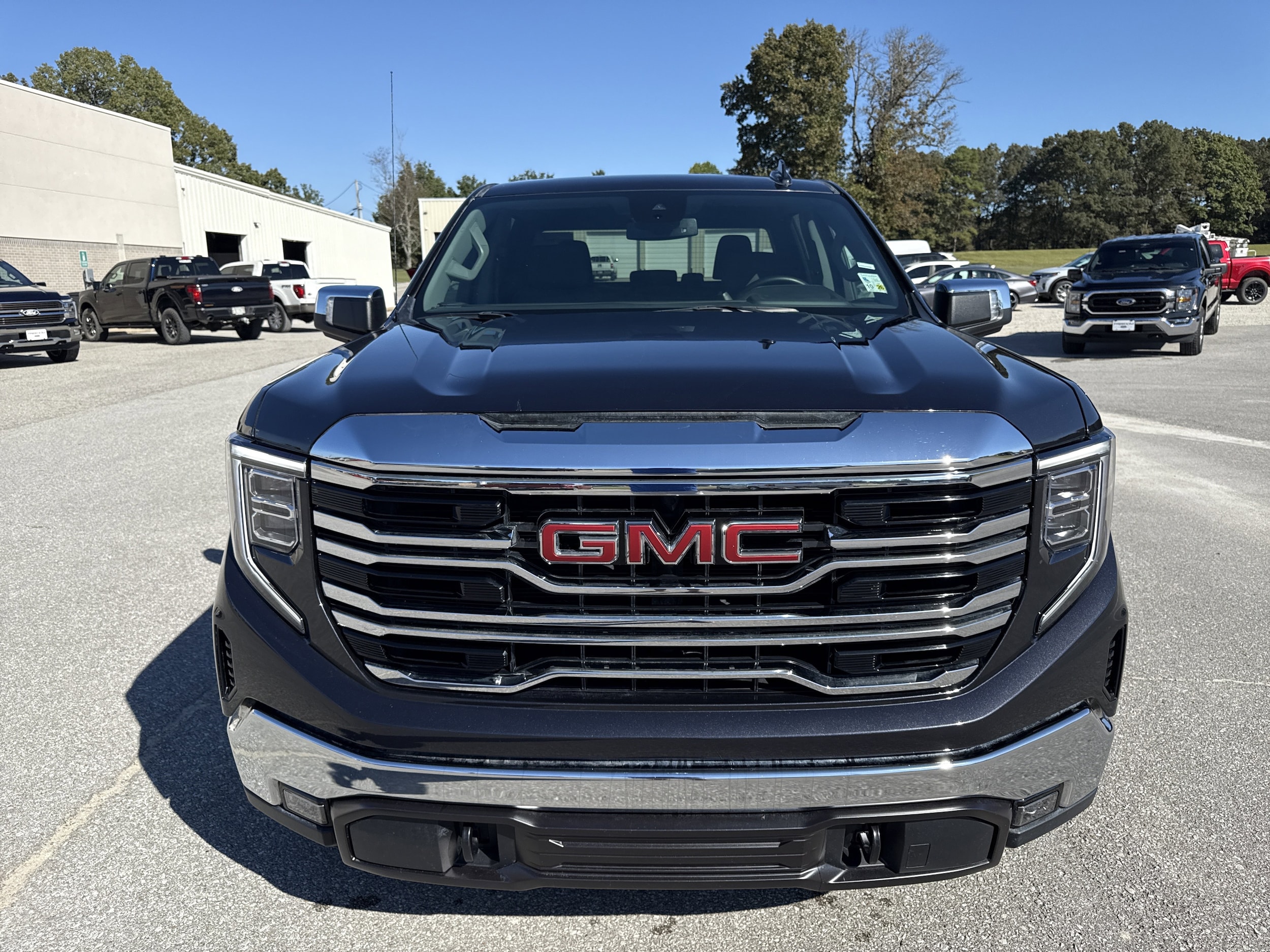 2025 GMC Sierra 1500 SLT - Photo 3