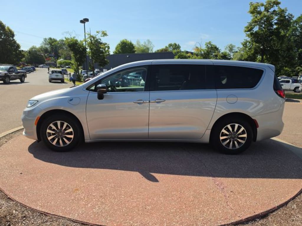 Used 2024 Chrysler Pacifica Plug-In Hybrid Select Van Passenger Van