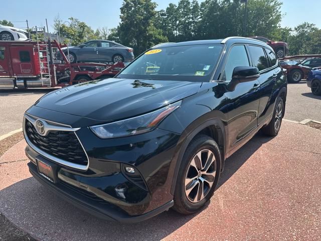 2022 Toyota Highlander XLE's photo