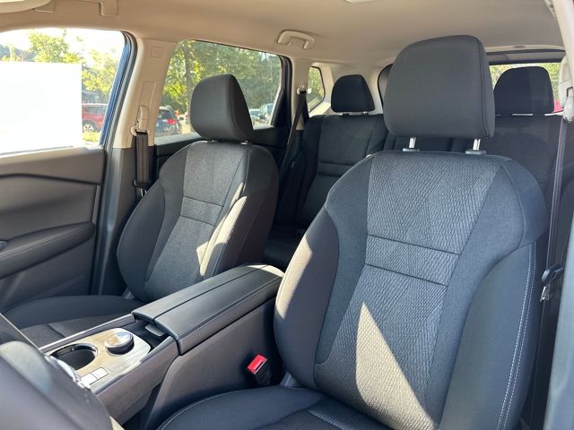 2026 Nissan Rogue SV - Photo 5