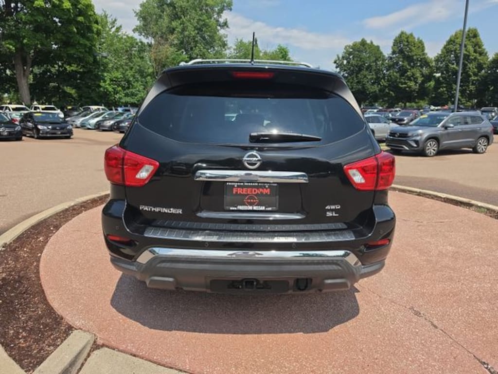 Used 2017 Nissan Pathfinder SL SUV