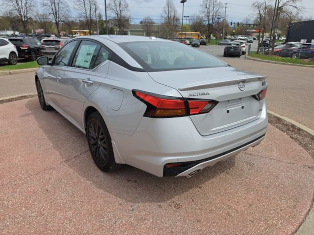 Used 2025 Nissan Altima 2.5 SV Sedan