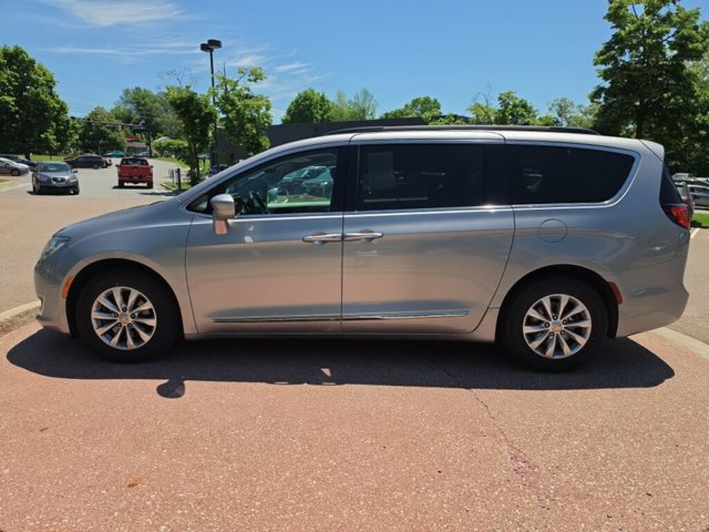 Used 2017 Chrysler Pacifica Touring L Van