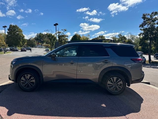 2024 Nissan Pathfinder S photo 2