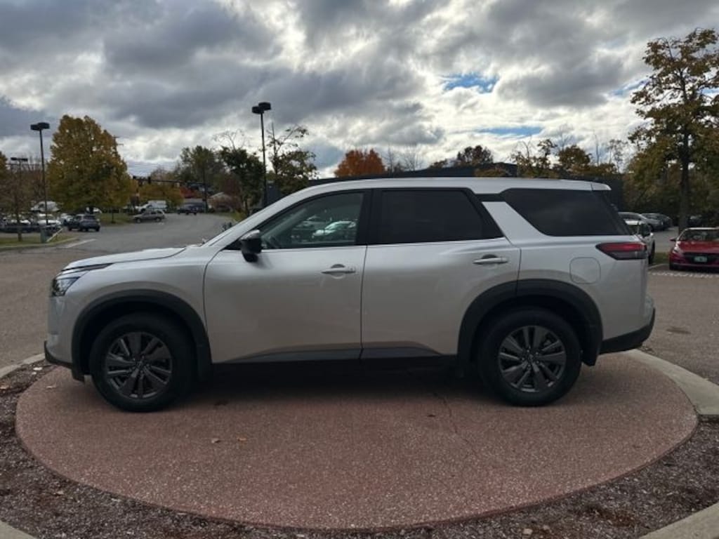 Used 2024 Nissan Pathfinder S SUV