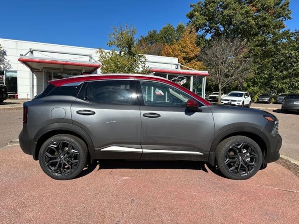 New 2025 Nissan Kicks SR SUV