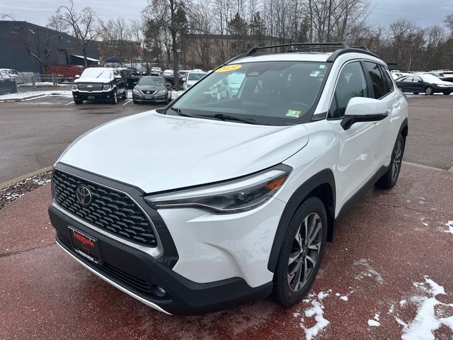 2023 Toyota Corolla Cross XLE's photo
