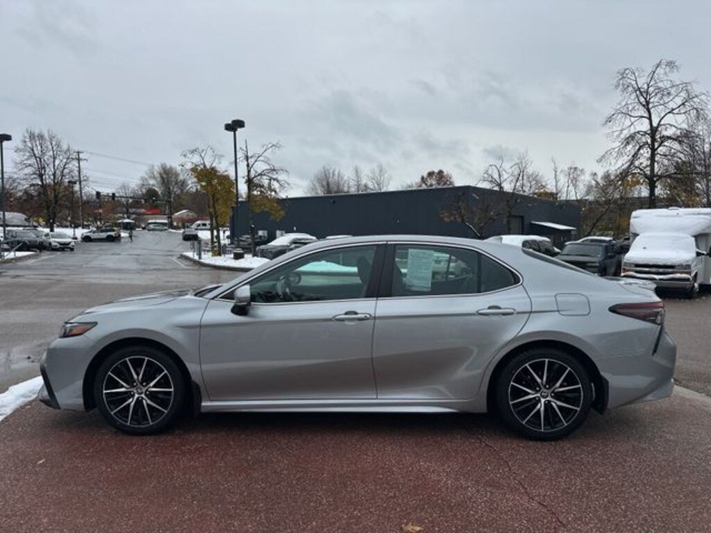 Used 2022 Toyota Camry SE Sedan
