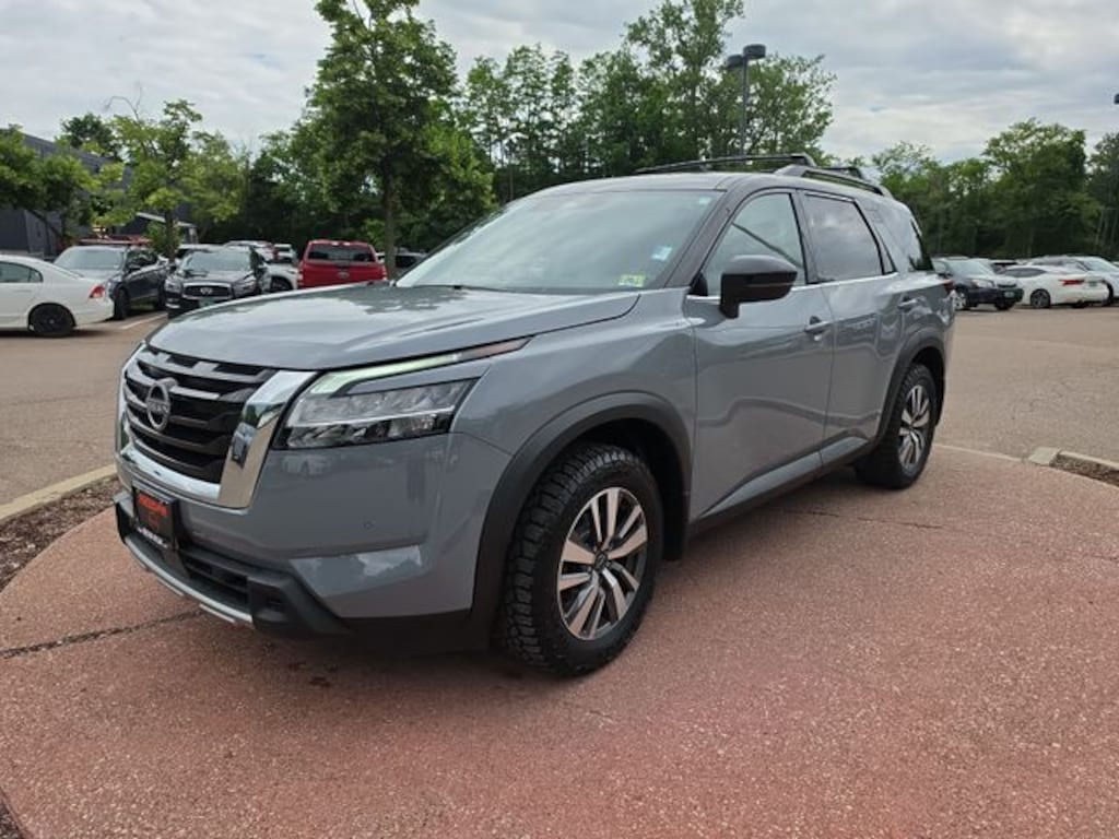 Used 2024 Nissan Pathfinder SL SUV