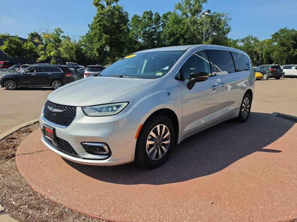 Used 2024 Chrysler Pacifica Plug-In Hybrid Select Van Passenger Van