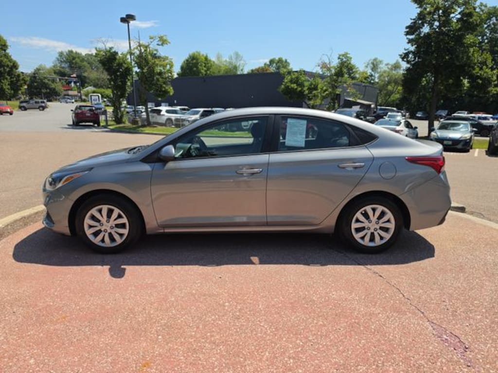 Used 2022 Hyundai Accent SE Sedan