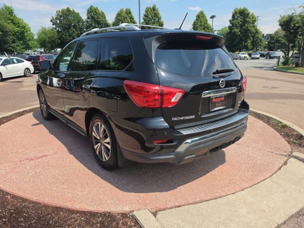 Used 2017 Nissan Pathfinder SL SUV