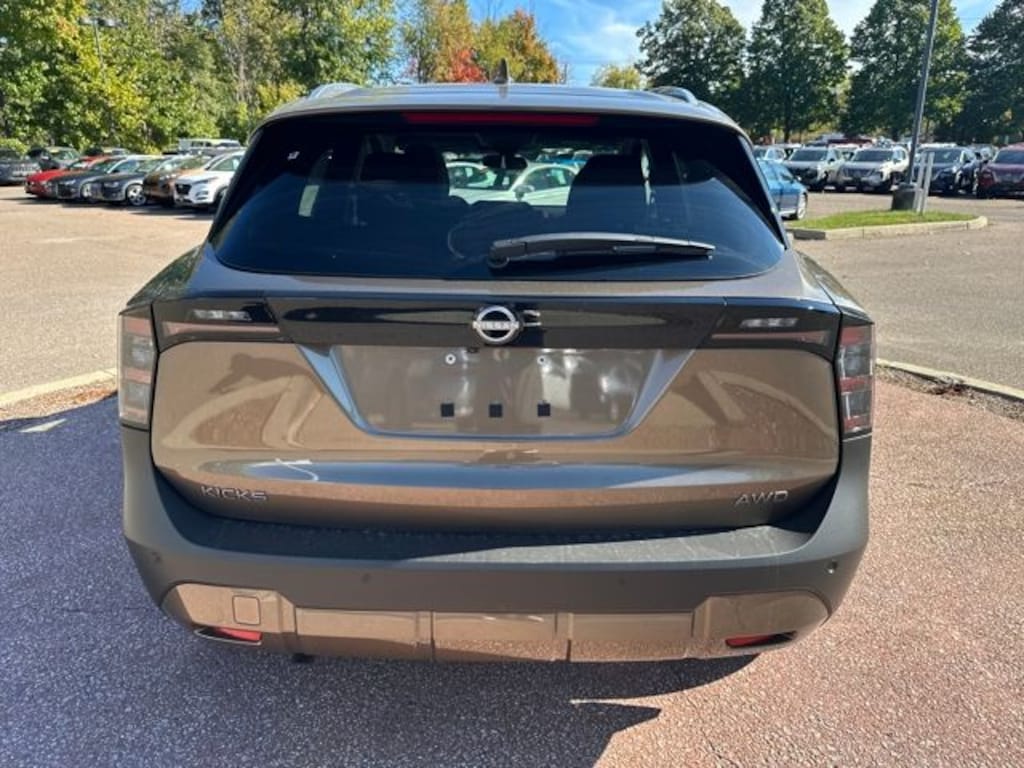 New 2025 Nissan Kicks SV SUV