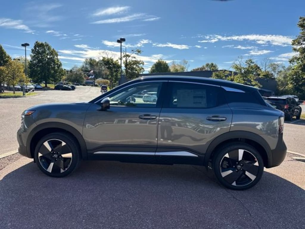 New 2025 Nissan Kicks SR SUV