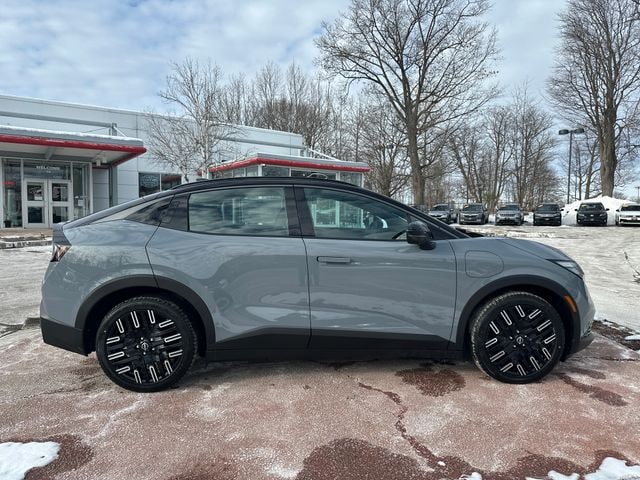 2026 Nissan Leaf Platinum+'s photo