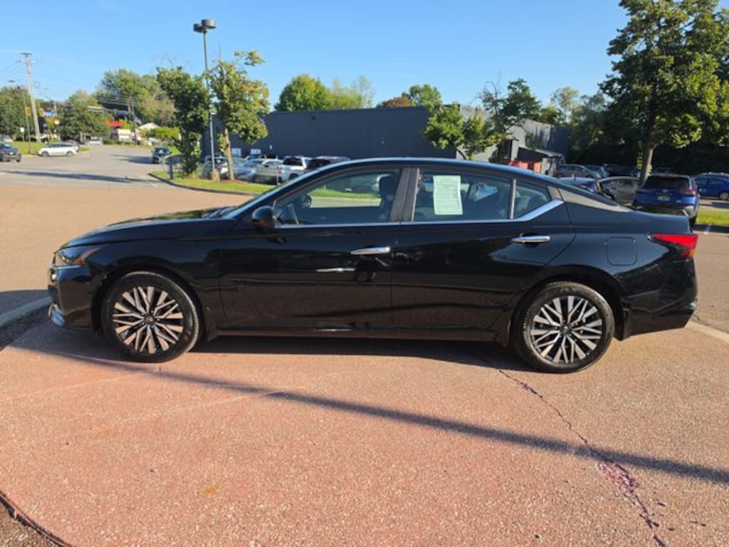 Used 2024 Nissan Altima 2.5 SV Sedan