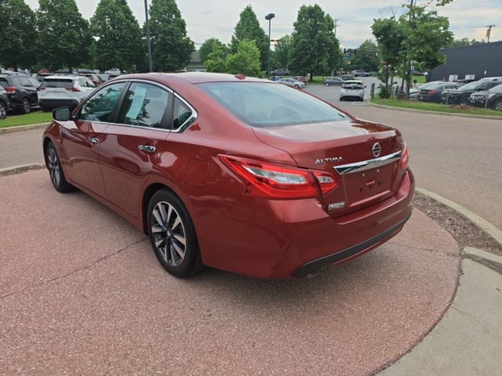 Used 2016 Nissan Altima 2.5 SV Sedan