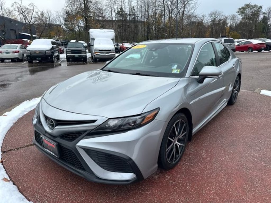 Used 2022 Toyota Camry SE Sedan