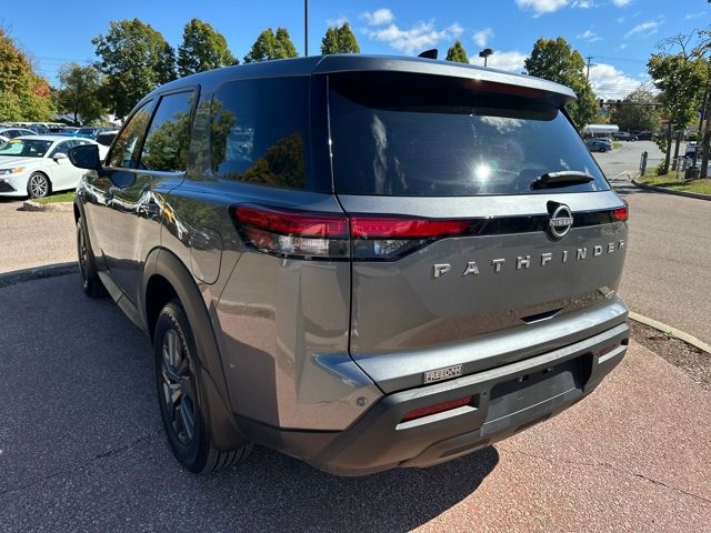 2024 Nissan Pathfinder S photo 3