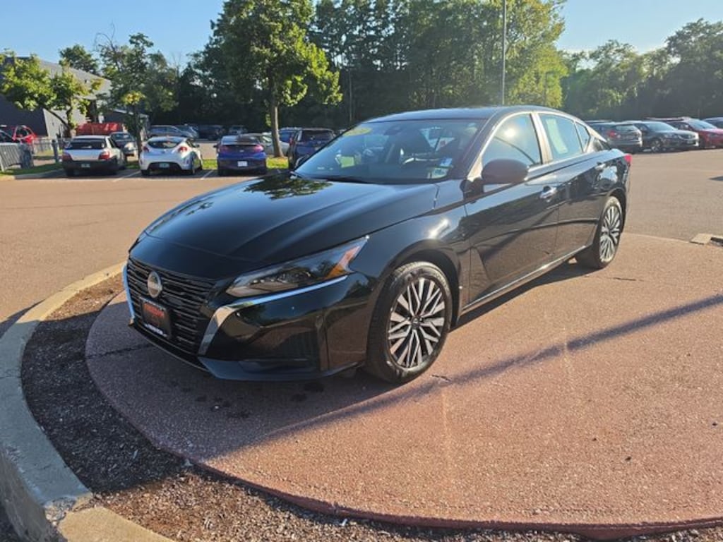 Used 2024 Nissan Altima 2.5 SV Sedan