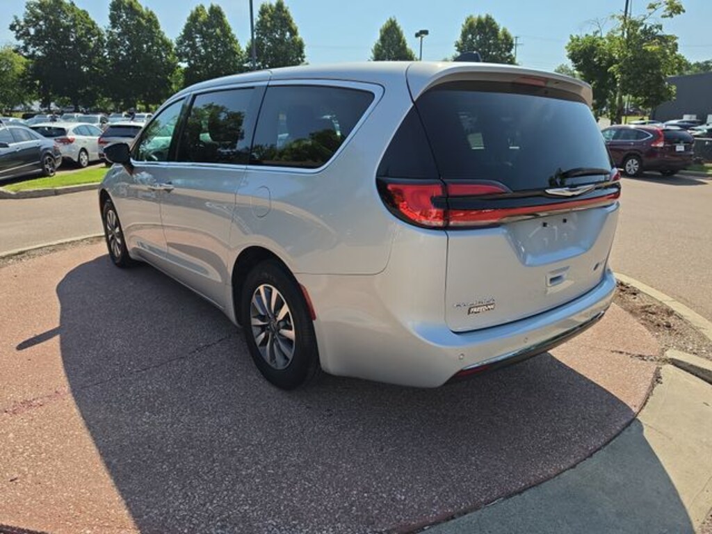 Used 2024 Chrysler Pacifica Plug-In Hybrid Select Van Passenger Van