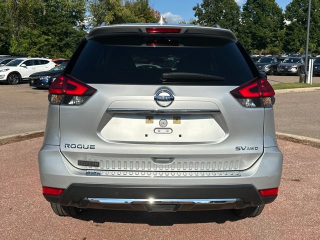 2017 Nissan Rogue SV photo 4
