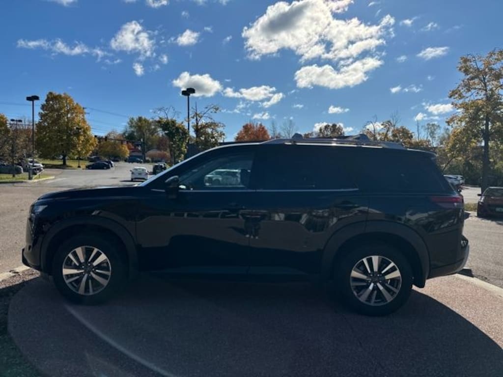 New 2025 Nissan Pathfinder SL SUV