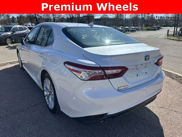 2020 Toyota Camry Hybrid XLE photo 3