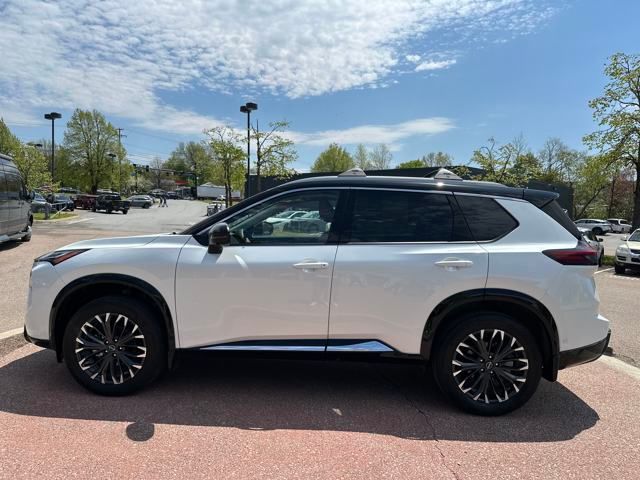2025 Nissan Rogue Platinum photo 2