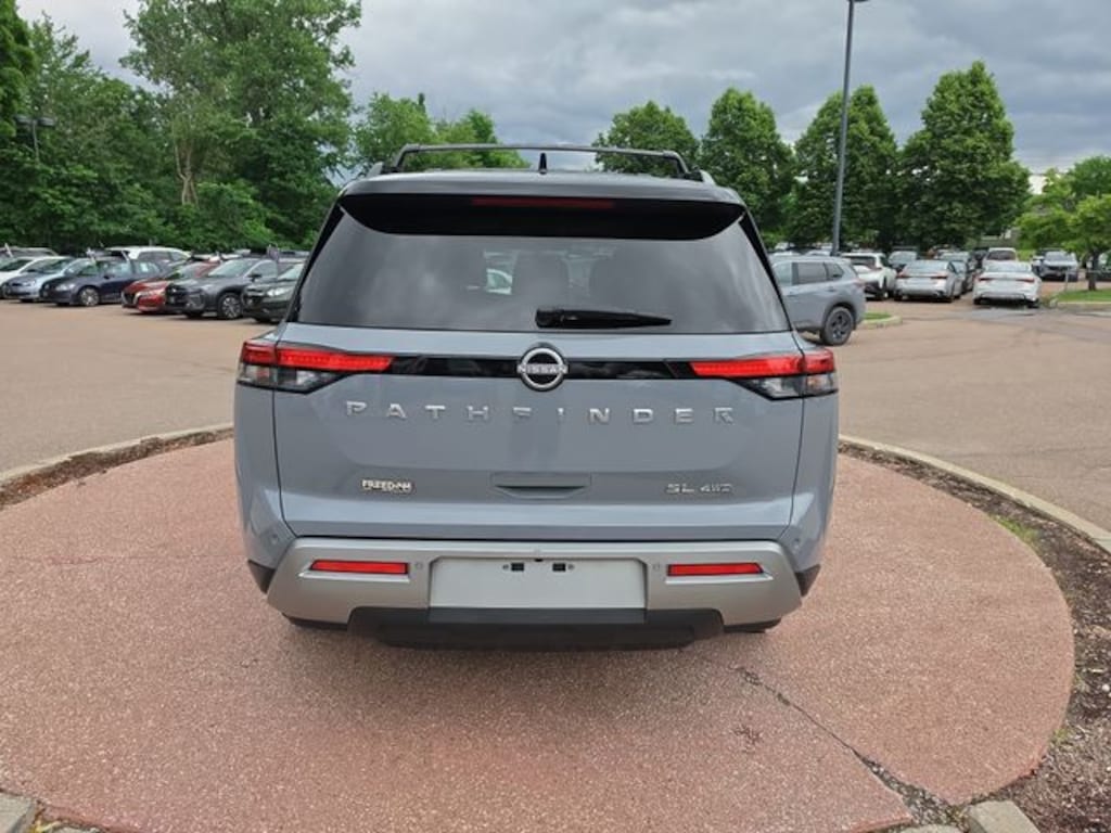 Used 2024 Nissan Pathfinder SL SUV
