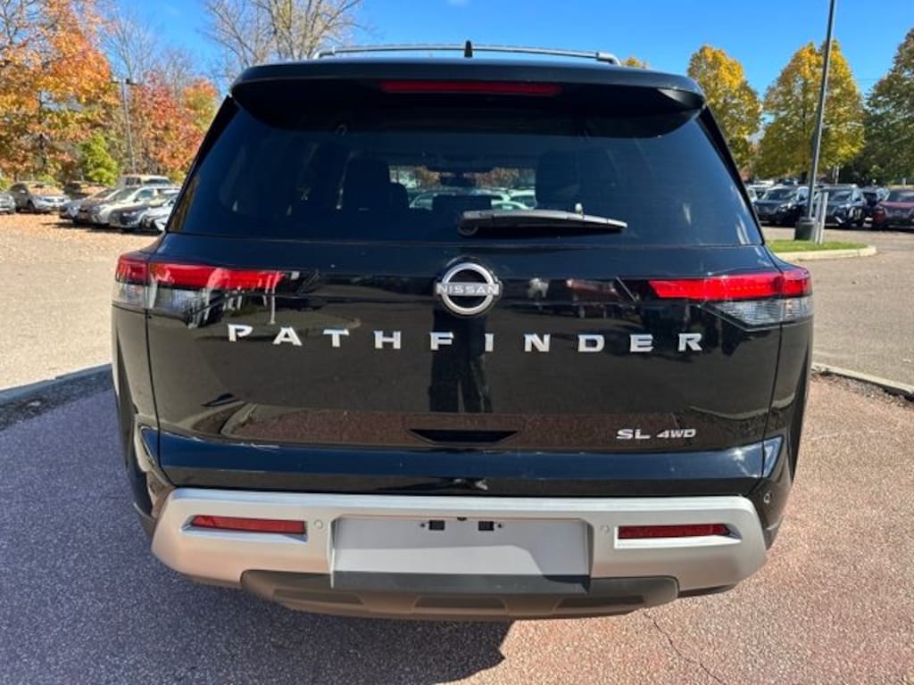 New 2025 Nissan Pathfinder SL SUV