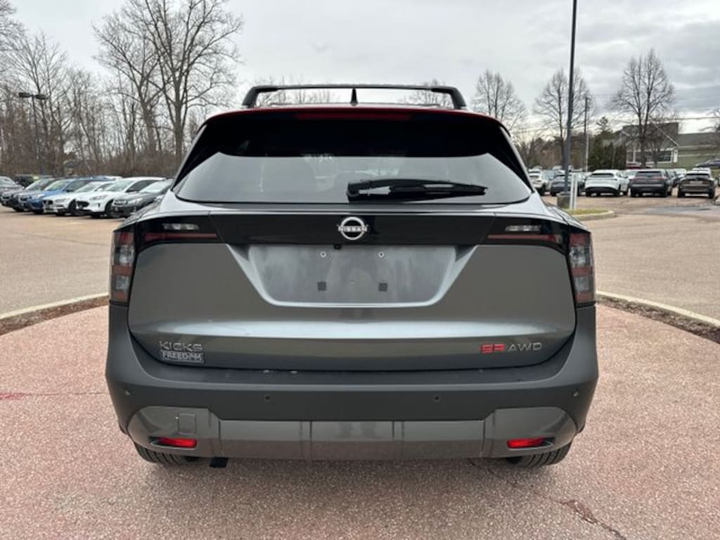 New 2026 Nissan Kicks SR SUV