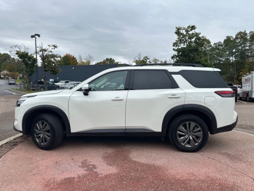Used 2025 Nissan Pathfinder SV SUV