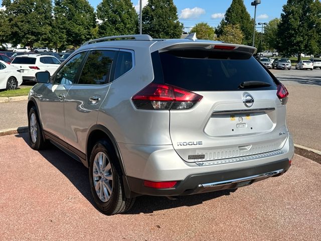 2017 Nissan Rogue SV photo 3