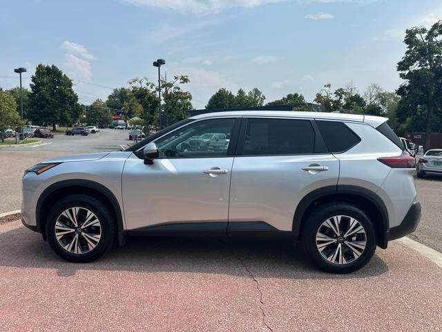 2022 Nissan Rogue SV photo 2