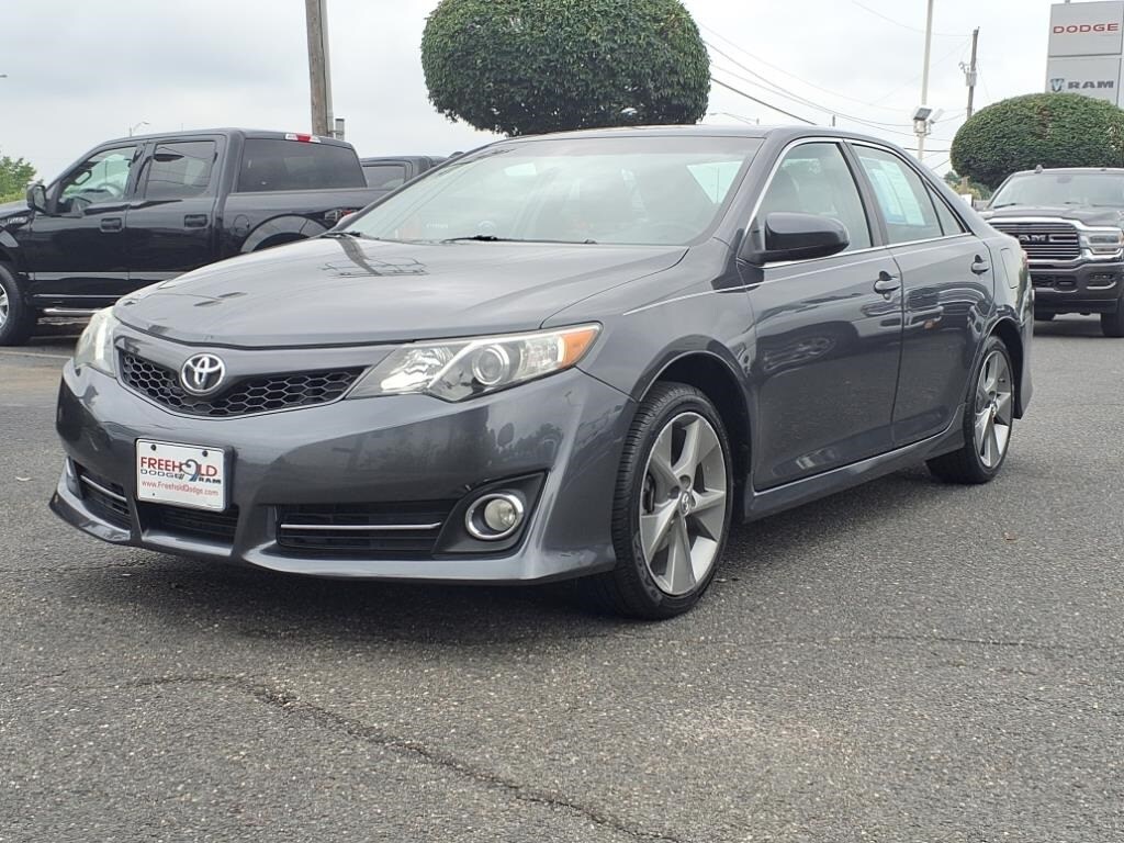 2012 Toyota Camry photo 3